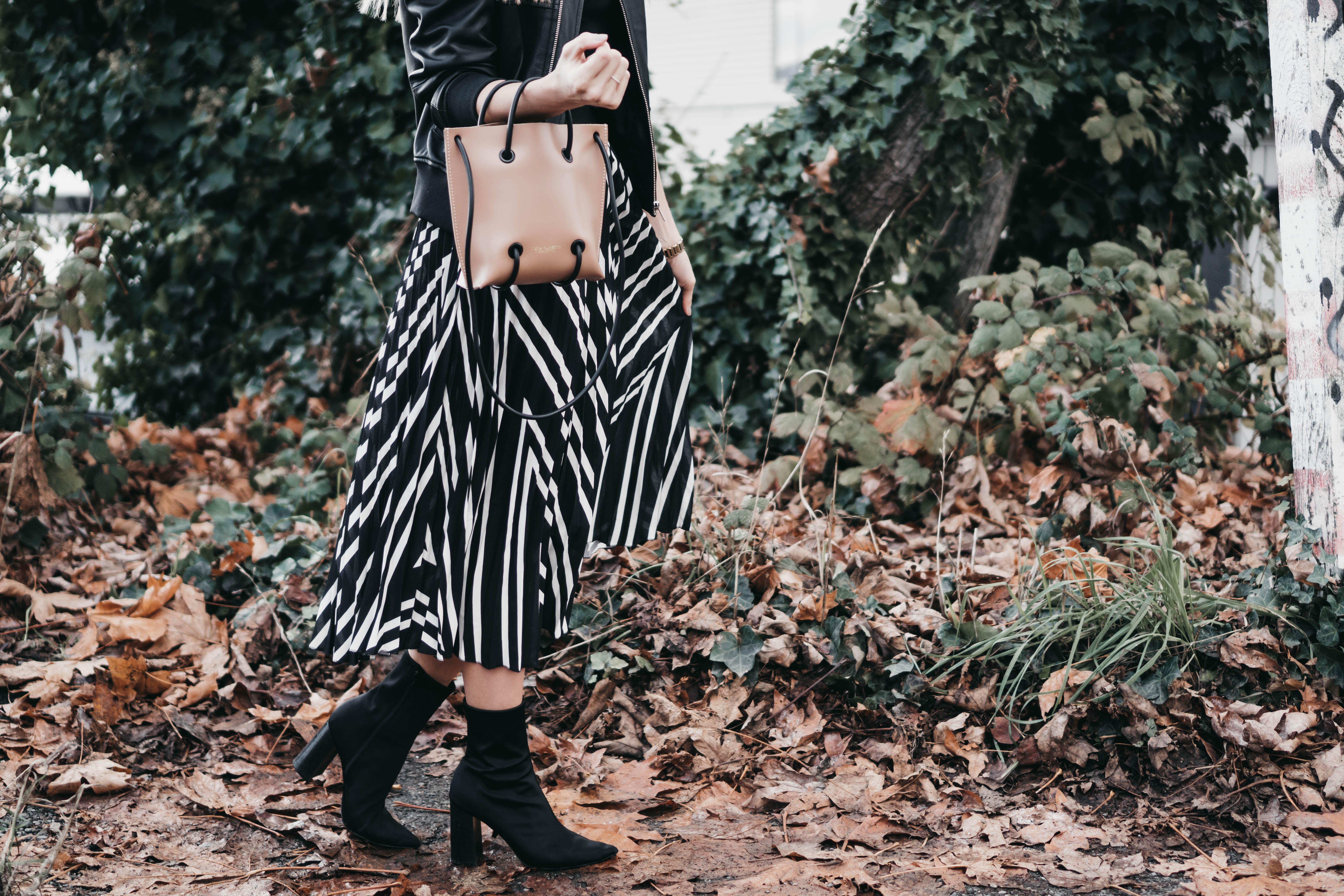 Seattle Blogger Cortney Bigelow of The Grey Edit - H&M Black and White Pleated Midi Skirt - Midi Skirts Under $70