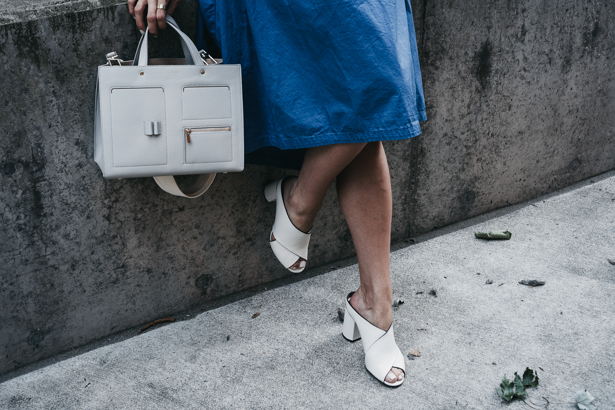 The Grey Edit - Rent the Runway 40 Weeks Pregnant - Elk the Label - Royal Blue Pocket Dress - OAD Pocket Tote - Franco Sarto Heeled Slides